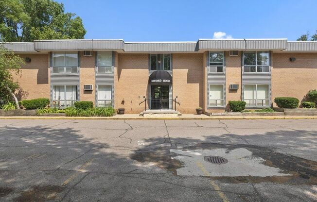 Harvard House Apartments