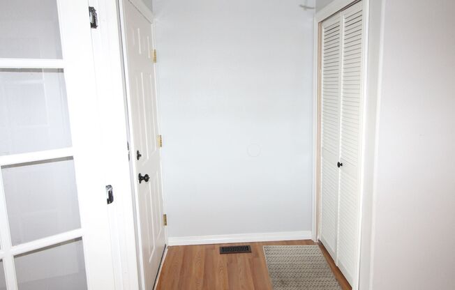 Adorable 2bdrm 1 bath townhome in Desirable PineCliff