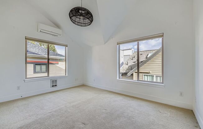 Stunning 3-Bed/1.75-Bath + Den Townhome with Hot Tub in Capitol Hill!