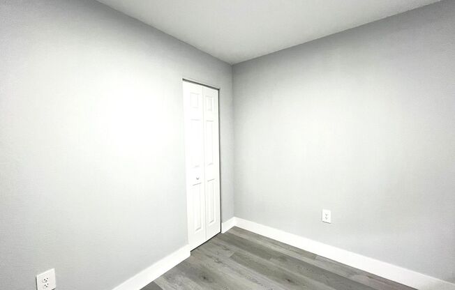 3 beds, 1 bath, 880 sqft, $2,300, Unit 5200-12
