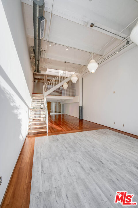 3 beds, 3 baths, 2,330 sqft, $8,500, Unit 106