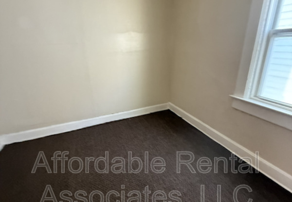 2015 W GREENFIELD AVE