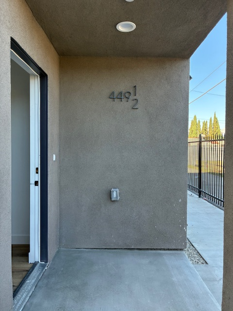 449 1/2 W 74 ST