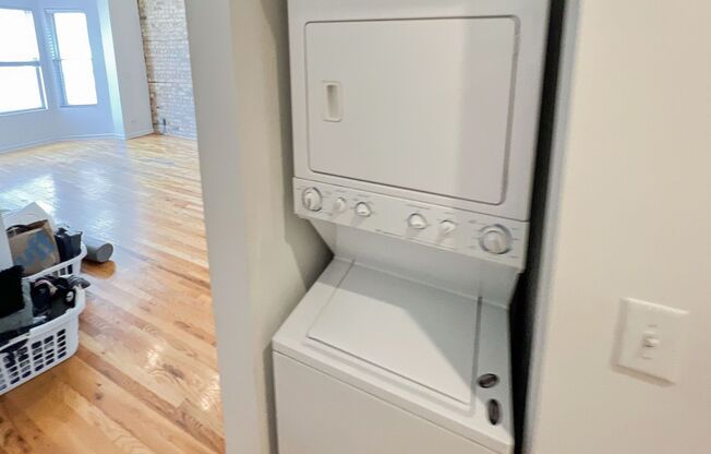 1 bed, 1 bath, 905 sqft, $2,450, Unit 2450-301