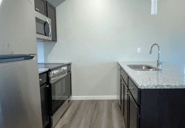 2 beds, 1.5 baths, 1,001 sqft, $1,295, Unit Unit 1 - Building 5115