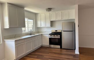 2 beds, 1.5 baths, $2,595, Unit 3