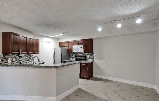 2 beds, 2 baths, $2,000, Unit APARTMENT 407