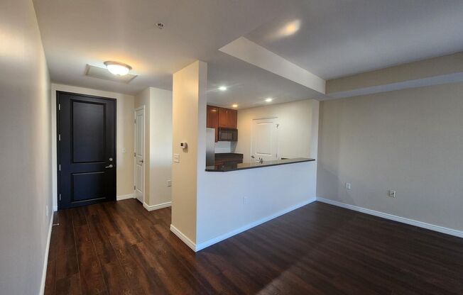 1 bed, 1 bath, $2,100, Unit # 10