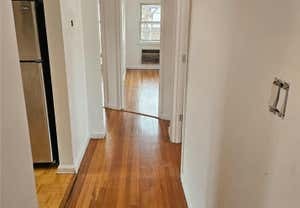 3 beds, 1 bath, $3,000, Unit 2ND FL