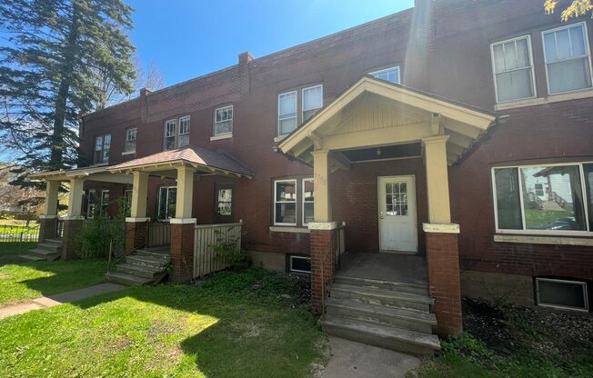 4 beds, 1 bath, $1,775, Unit 1732 E 5th Street