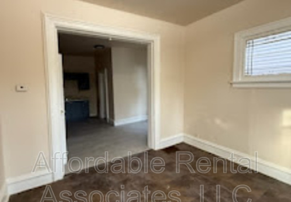 1240 W WASHINGTON ST