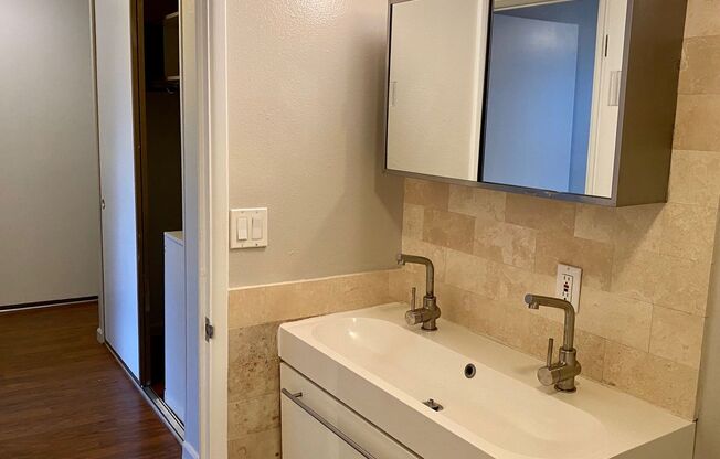 2 beds, 1 bath, 856 sqft, $1,850, Unit 405