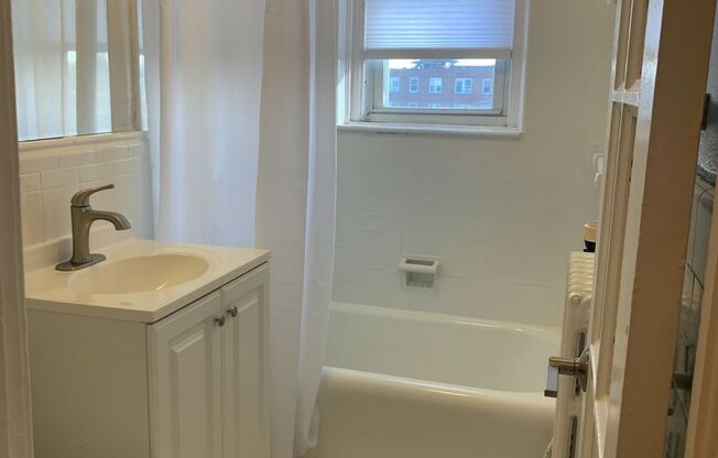 Studio, 1 bath, 300 sqft, $1,550, Unit Unit 611