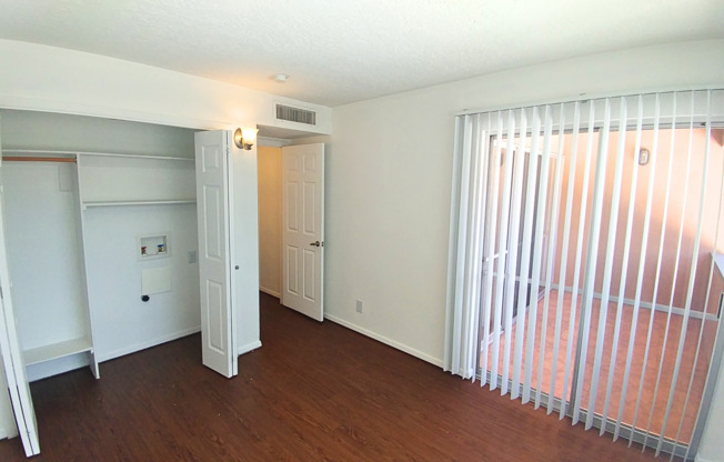 2 beds, 1 bath, 810 sqft, $1,105, Unit 20-C