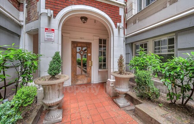 1811 NW Couch Street, #103