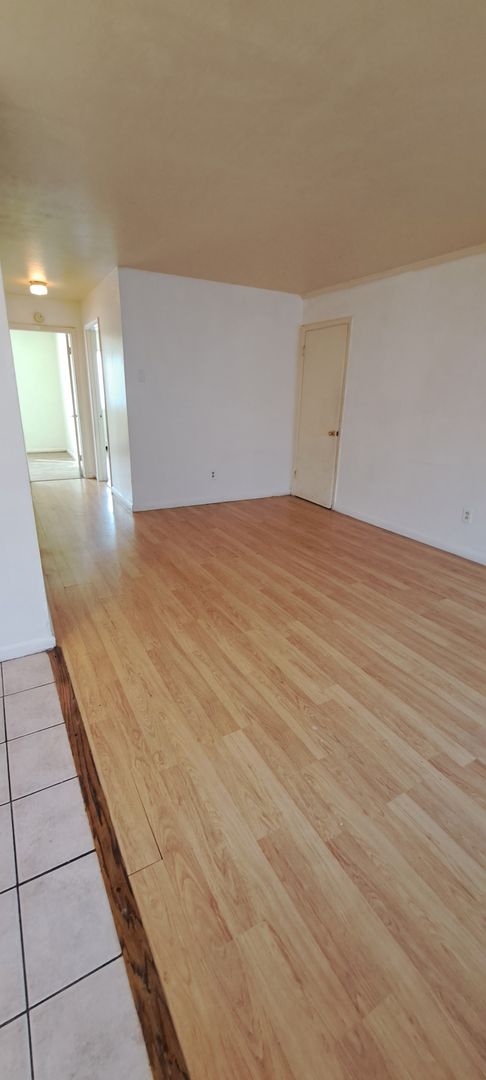 2 beds, 1 bath, $925, Unit C1