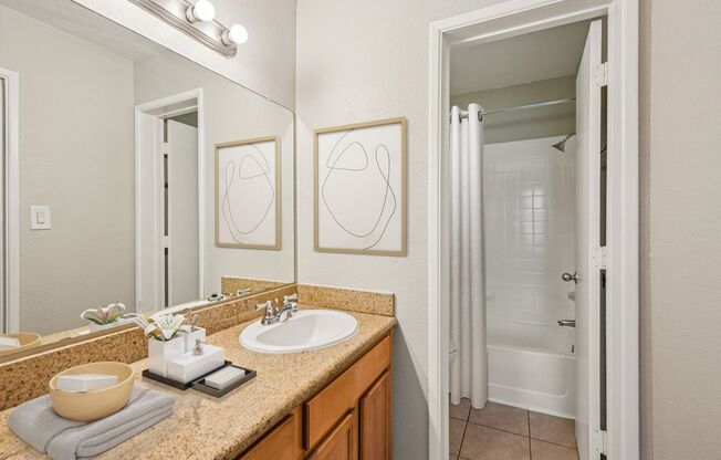 3 beds, 2 baths, 1,140 sqft, $1,649, Unit 2050