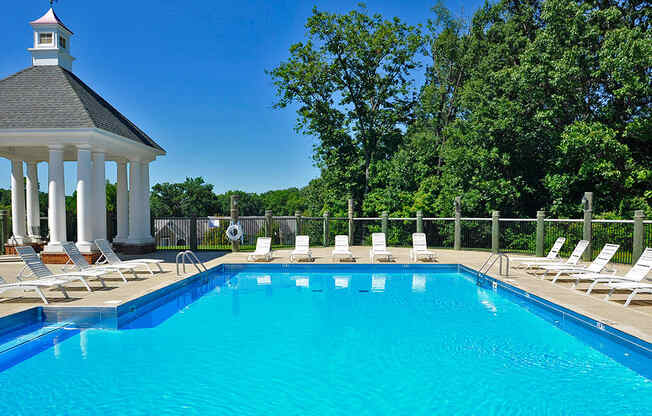 Swimming Pool and Sundeck at Timberlane Apartments, Peoria, Illinois