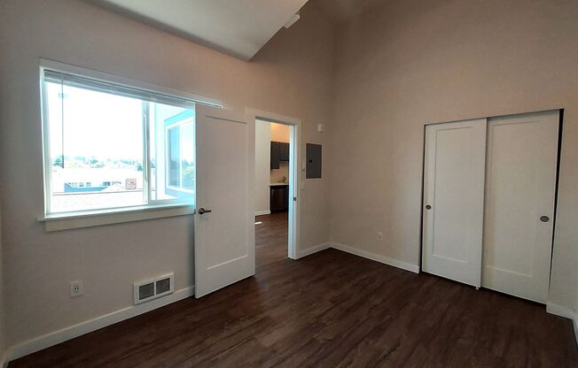 1 bed, 1 bath, 375 sqft, $1,147, Unit W-104