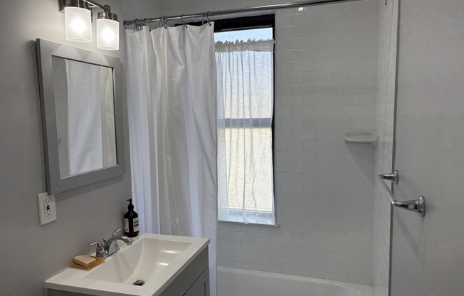 2 beds, 1 bath, 720 sqft, $2,600, Unit 21