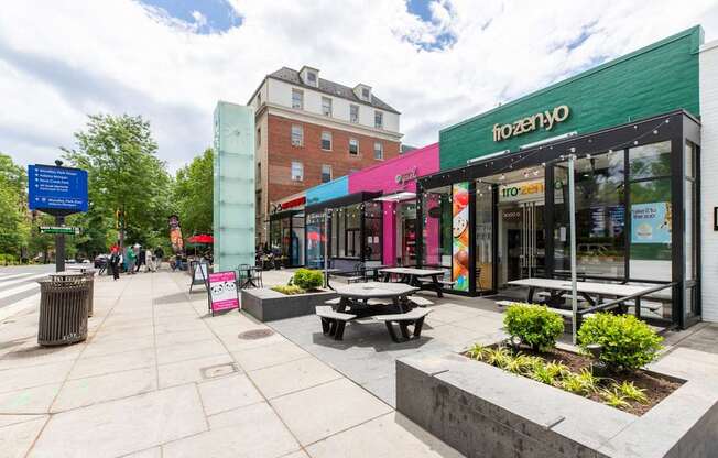 Street level restaurants at Cathedral Mansions