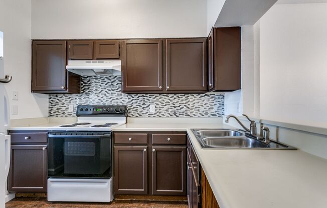 UPDATED 2-BEDROOM TOWNHOME AT NORTH PARK TOWNHOMES