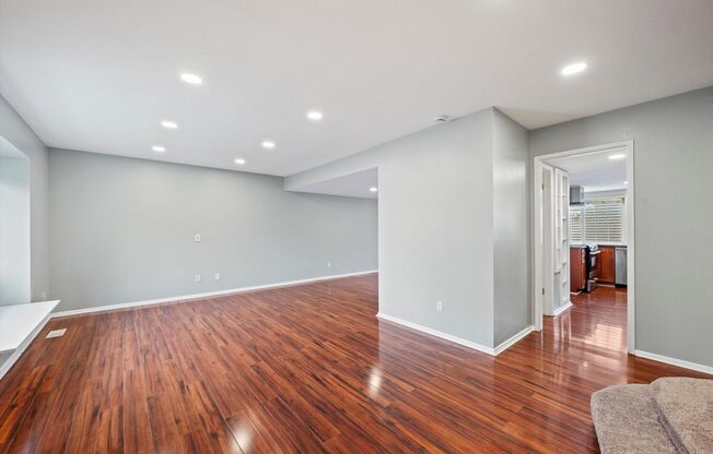 Spacious 4 Bedroom 3 Bath Townhouse in Lakewood!