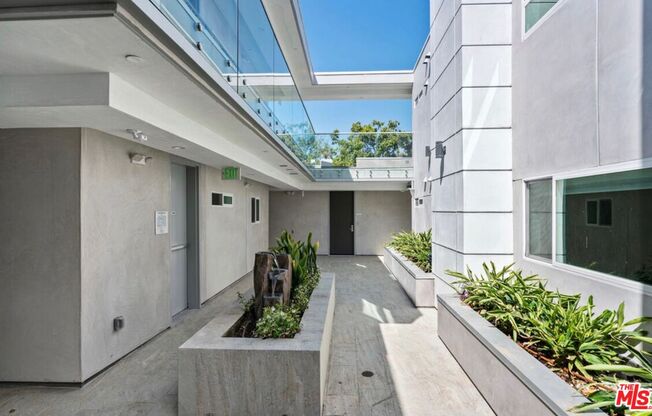 2336 WESTWOOD BLVD