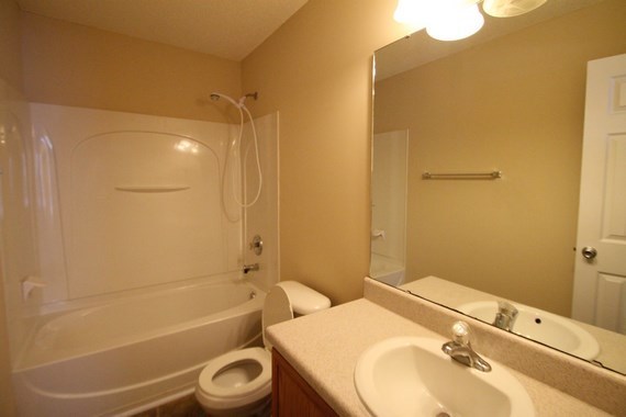 3 beds, 2 baths, $1,795