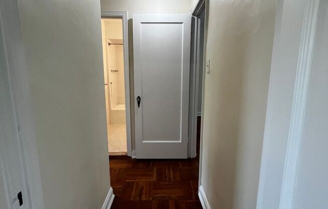 2 beds, 1 bath, 975 sqft, $2,055, Unit Royal York 802