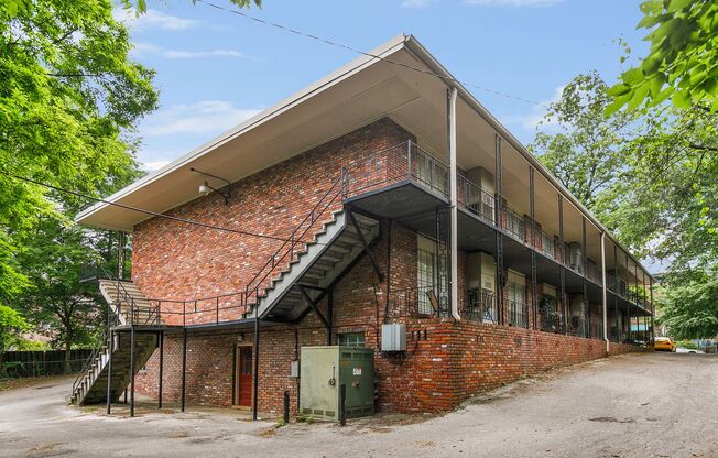 Celeste Manor - 1 Bedroom / 1 Bathroom Apartment