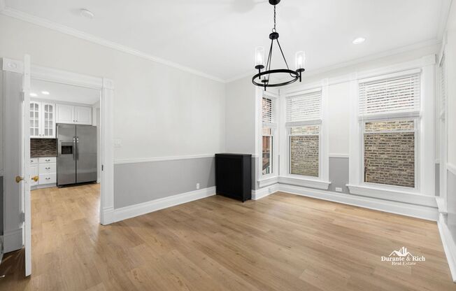 Modern Updated Victorian Duplex 3-Plus Bedroom Apartment in Oak Park