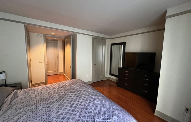 1 bed, 1 bath, 801 sqft, $4,000, Unit 802