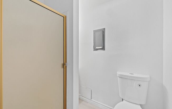 Welcome to this modern, remodeled condo!