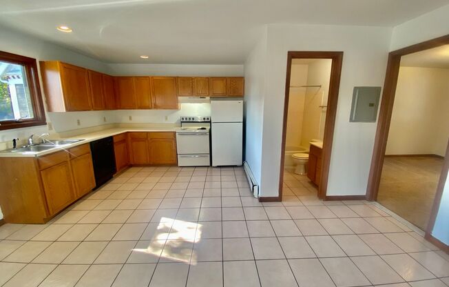 3 beds, 1 bath, $1,550, Unit 6