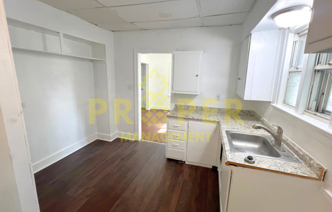 2 beds, 1 bath, $900