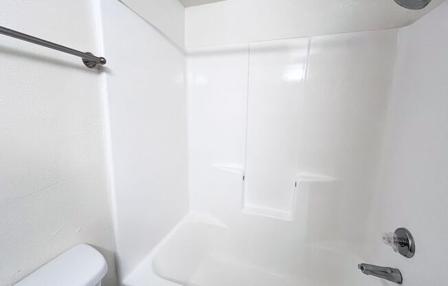 2 beds, 1 bath, 950 sqft, $1,225, Unit 107