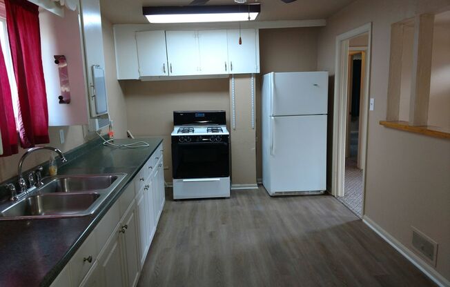 Move in SPECIAL. 1/2 off first full months rent.  ALL PROSPECTIVE TENANTS MUST SUBMIT A $58 NON-REFUNDABLE APPLICATION FEE PER APPLICANT ONLINE AND BE PRE-QUALIFIED PRIOR TO ANY SHOWINGS