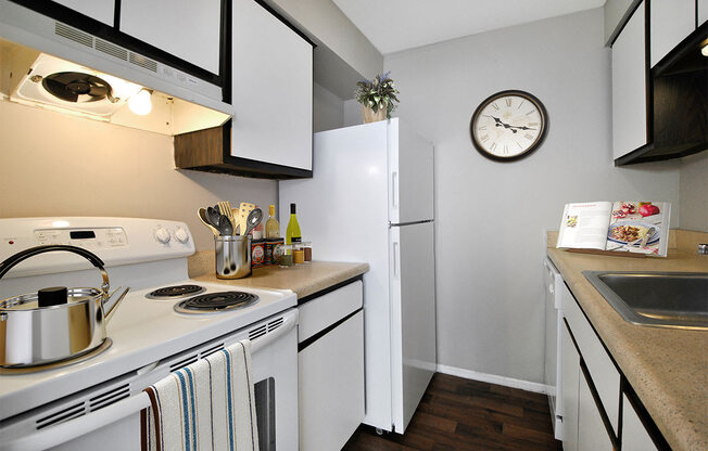 Carlyle Place Apartments Kitchen