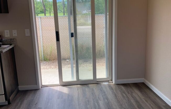 2 Bedroom 1 Bathroom Apartment with Laundry Hook-ups & 1 Car Garage