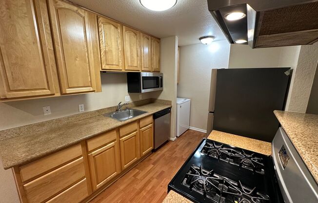 1 Bed 1 Bath W/ Garage In Pittsburg