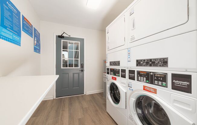 1 bed, 1 bath, 700 sqft, $1,199, Unit 711 E Leicester Ave - Unit B05