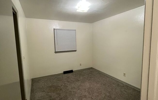 2 beds, 1 bath, $900, Unit #6