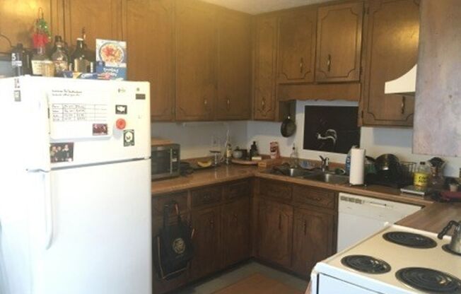 2 bed 1 bath duplex on Barber St.