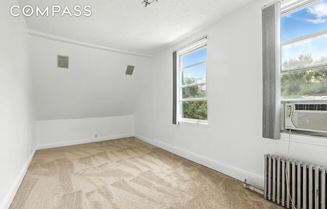 1070 E 13 ST