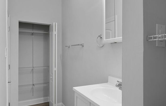 Studio, 1 bath, 305 sqft, $1,425, Unit 212