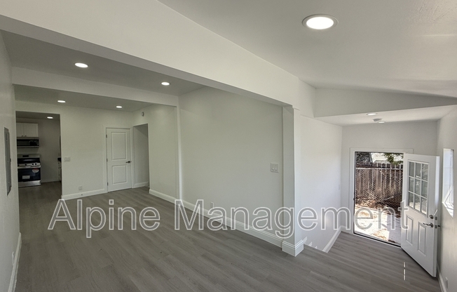 109 BROADWAY ST