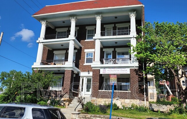 301 BELLEFONTAINE AVE