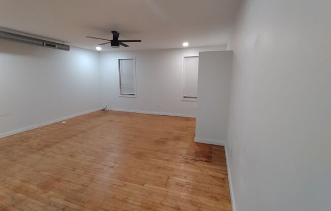 Studio, 1 bath, 450 sqft, $950, Unit 2F