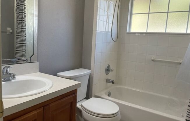 3 beds, 2 baths, $1,850, Unit Unit A